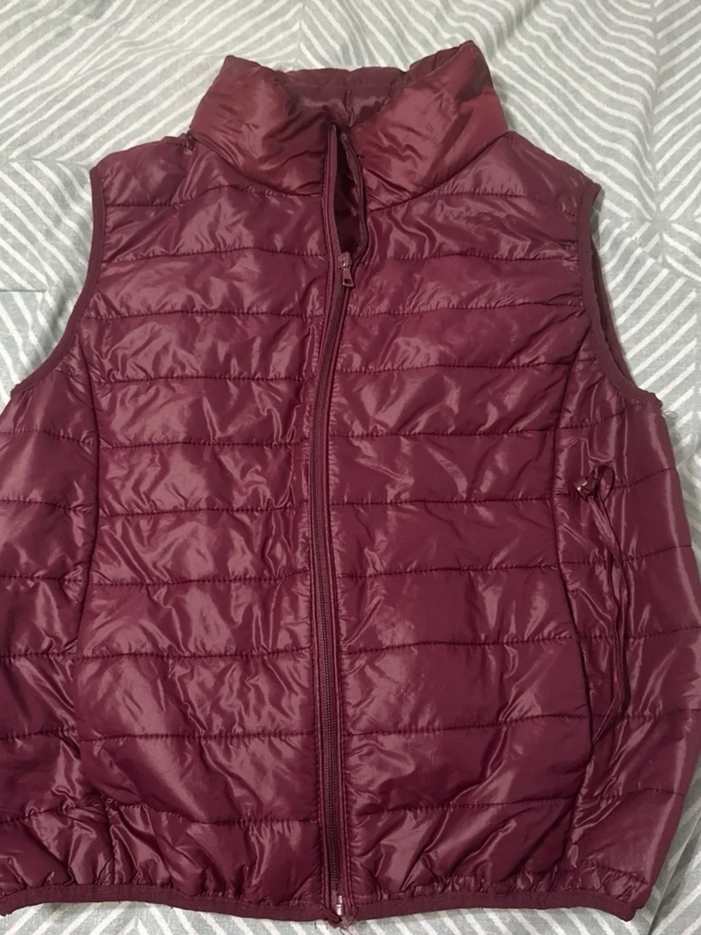 Women's Quilted Puffer Vest - Burgundy